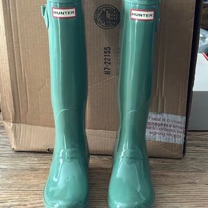 Hunter boots size 7 (38) in Succulent gloss.